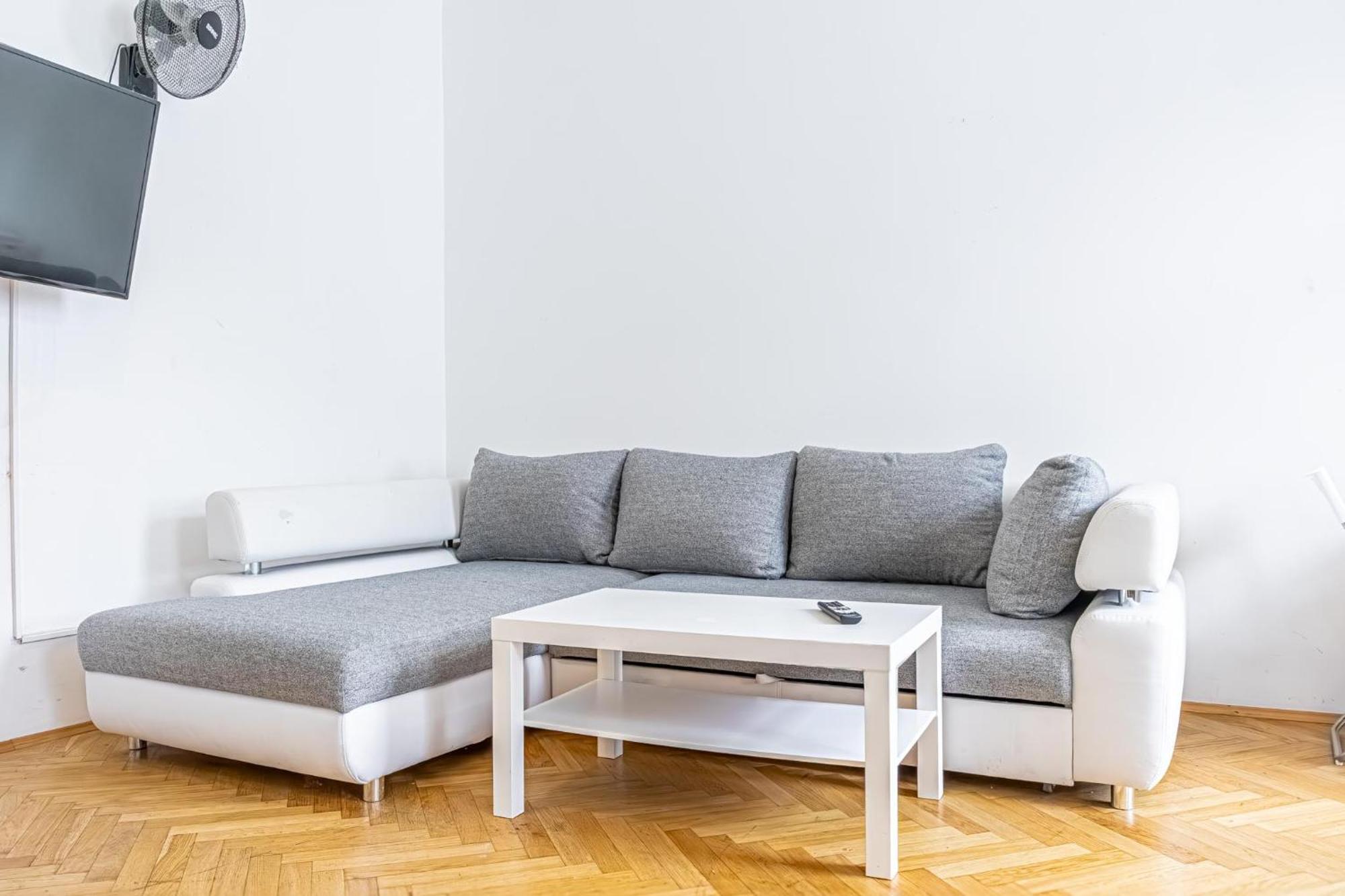 Near Danube & Millenium Tower - Massive Shared 4br Apartament *