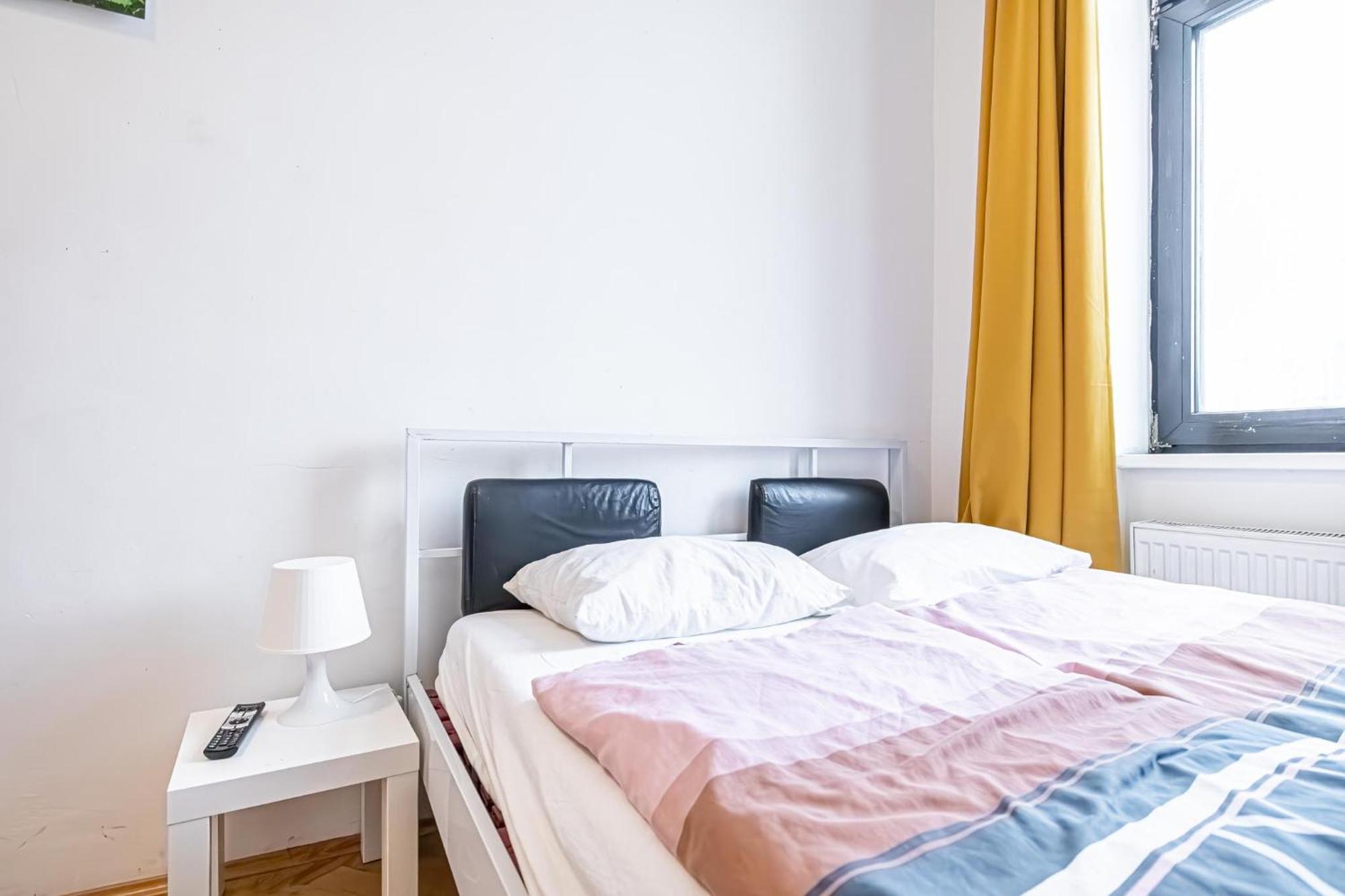 Near Danube & Millenium Tower - Massive Shared 4br Wiedeń