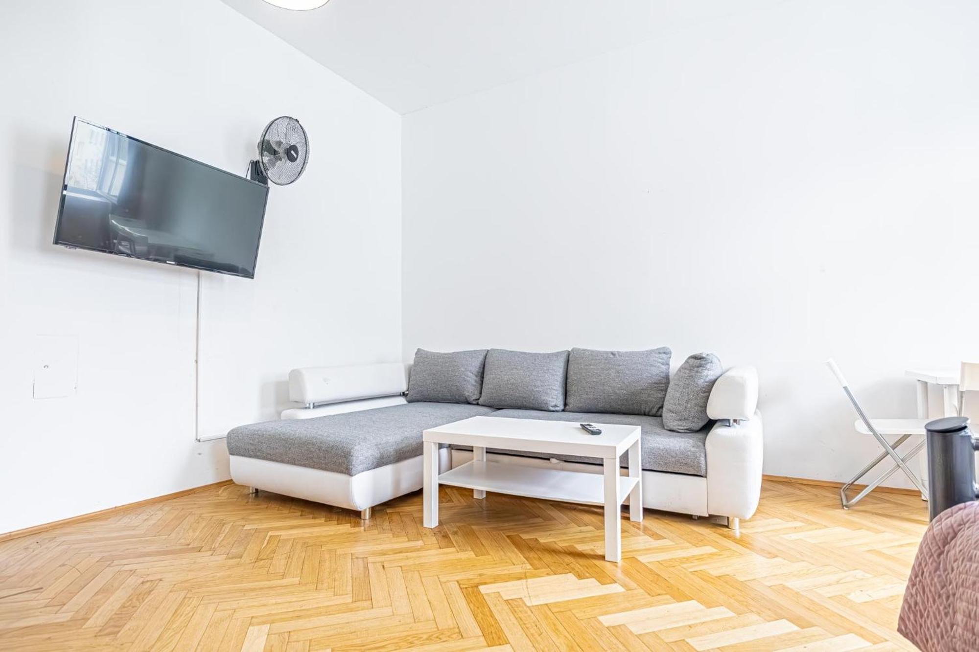 Near Danube & Millenium Tower - Massive Shared 4br Apartament *