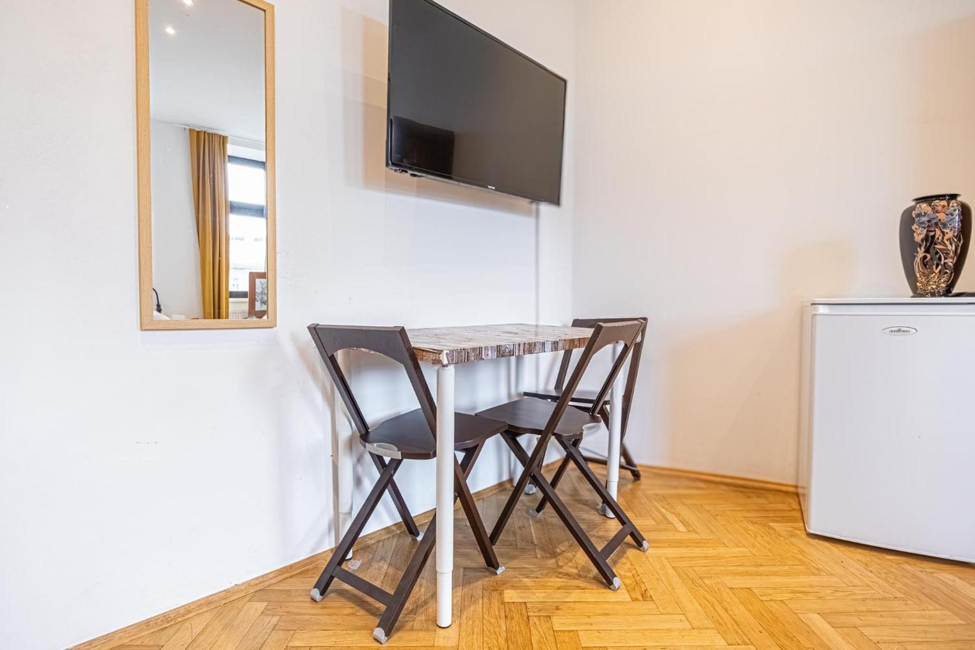 Apartament Near Danube & Millenium Tower - Massive Shared 4br Wiedeń