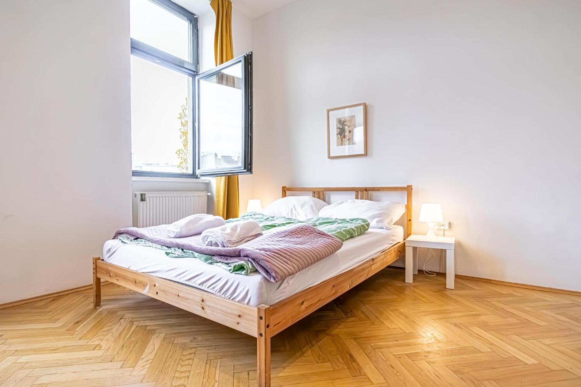 Near Danube & Millenium Tower - Massive Shared 4br Apartament *