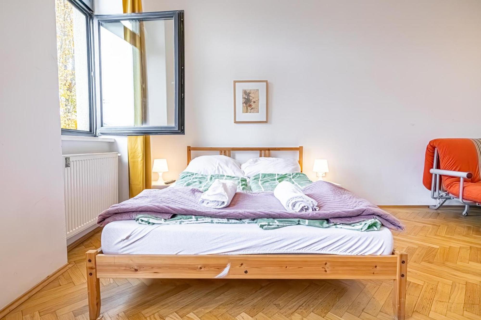 Near Danube & Millenium Tower - Massive Shared 4br Apartament